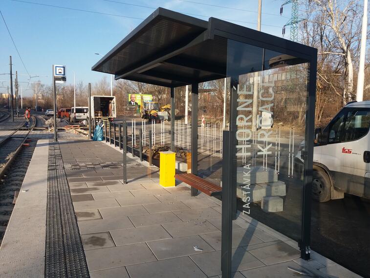 26 Vordächer, Mobiliar und zwei Unterführungen in Bratislava