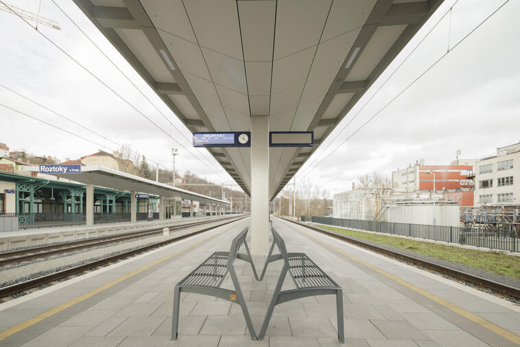 Roztoky u Prahy. Když ocel respektuje dřevo