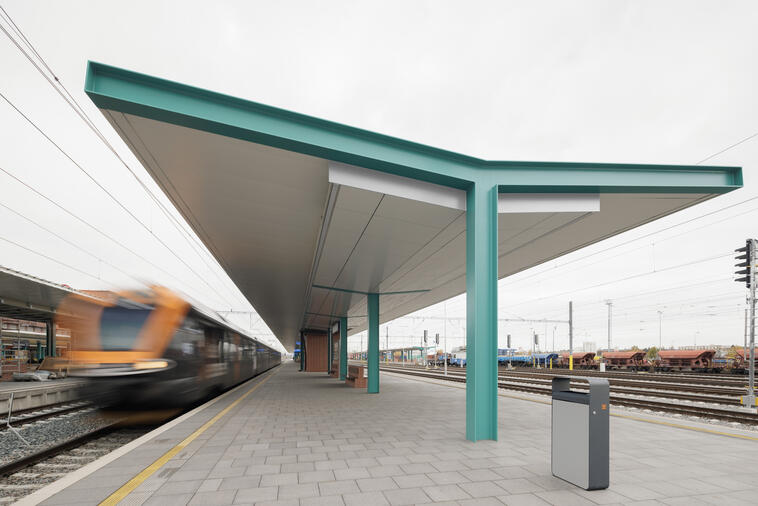 Design respektující souvislosti? Zastřešení ctí původní charakter nádraží, nekonkuruje architektuře