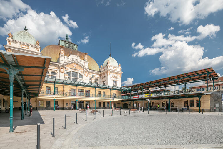 Osm let na trase Plzeň – Bílovice. Zrekonstruovali jsme památkově chráněné nádraží