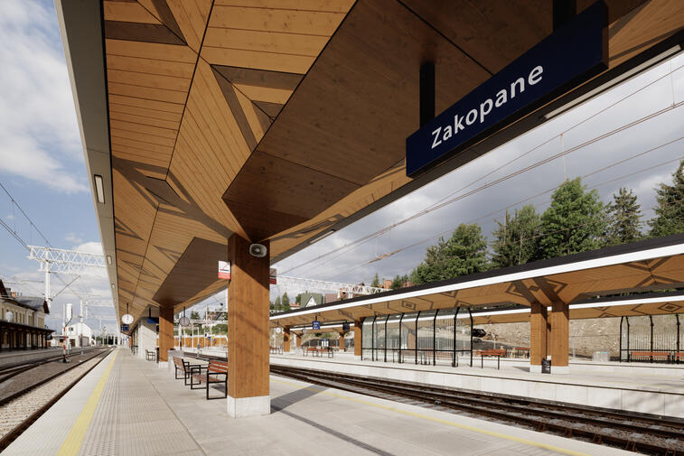 První nádraží na koridoru Rail Baltica a dřevo pod Tatrami